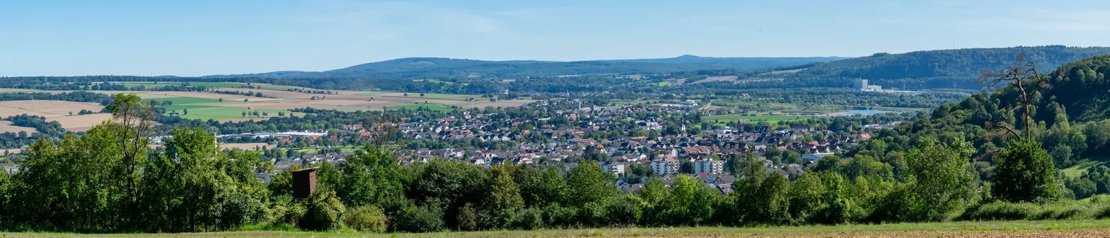 Panorama über Beverungen und das Wesertal vom Selsberg aus